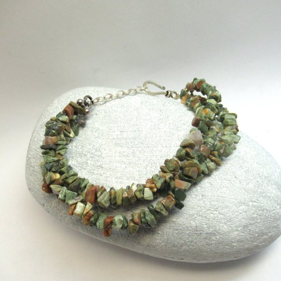 Rhyolite three strand chip bracelet - Picture 2 of 10